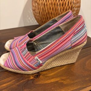 Toms Heels Womens 9 Striped Peep Toe Espadrille Wedge Pumps Multicolor Fabric